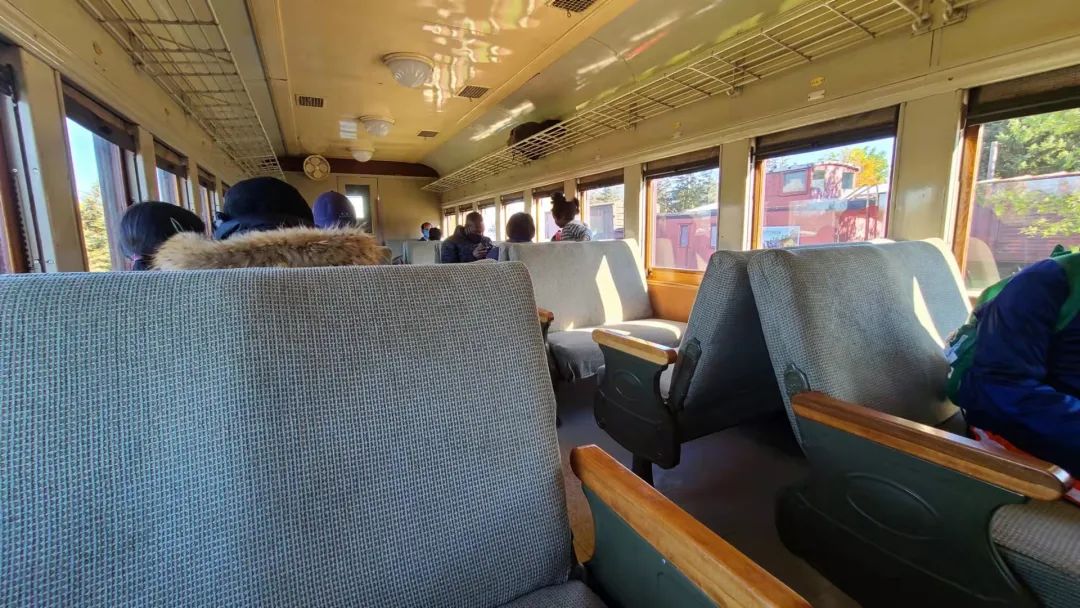 打卡坐蒸汽火车看枫叶：加拿大每个农民都有800亩地？