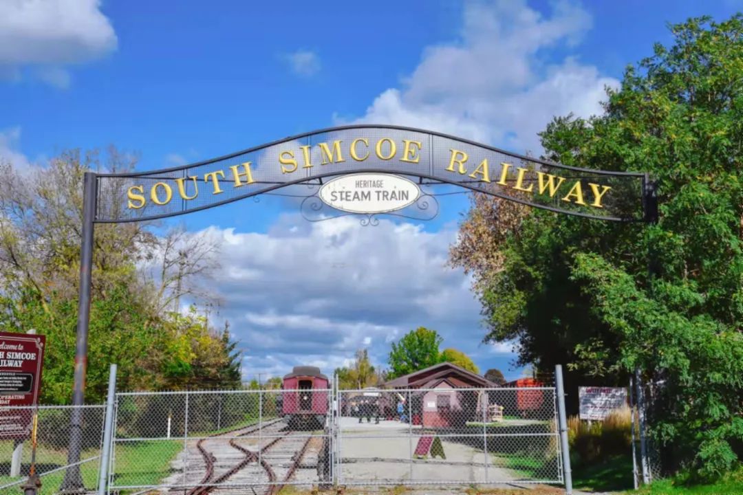 打卡坐蒸汽火车看枫叶：加拿大每个农民都有800亩地？