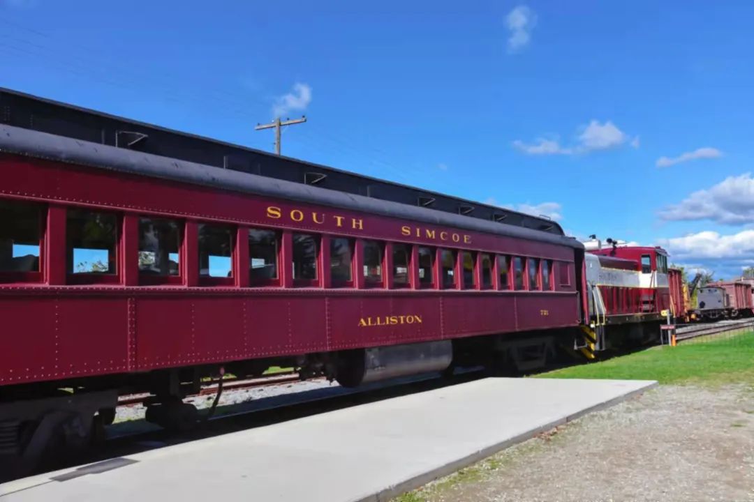 打卡坐蒸汽火车看枫叶：加拿大每个农民都有800亩地？