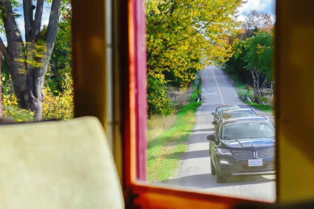 打卡坐蒸汽火车看枫叶：加拿大每个农民都有800亩地？