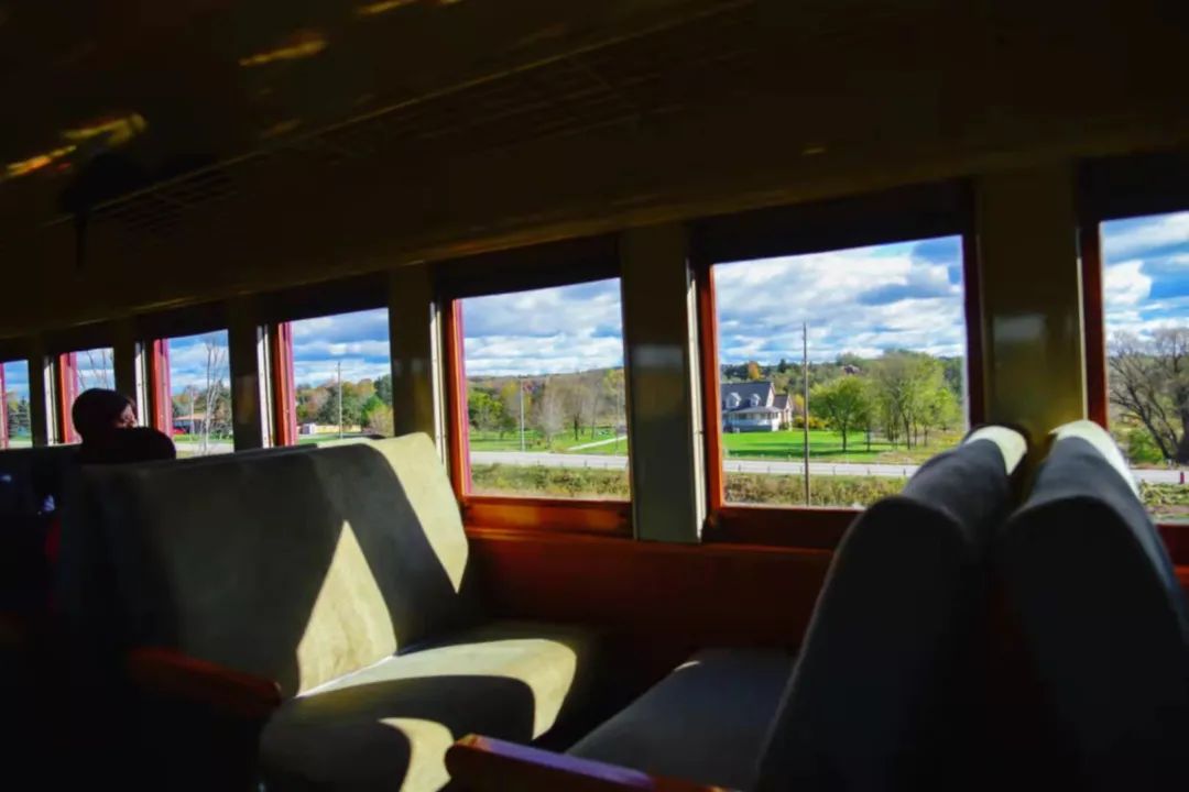 打卡坐蒸汽火车看枫叶：加拿大每个农民都有800亩地？