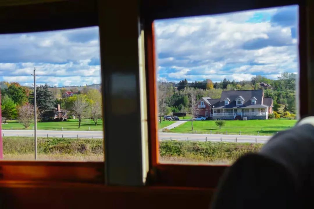 打卡坐蒸汽火车看枫叶：加拿大每个农民都有800亩地？