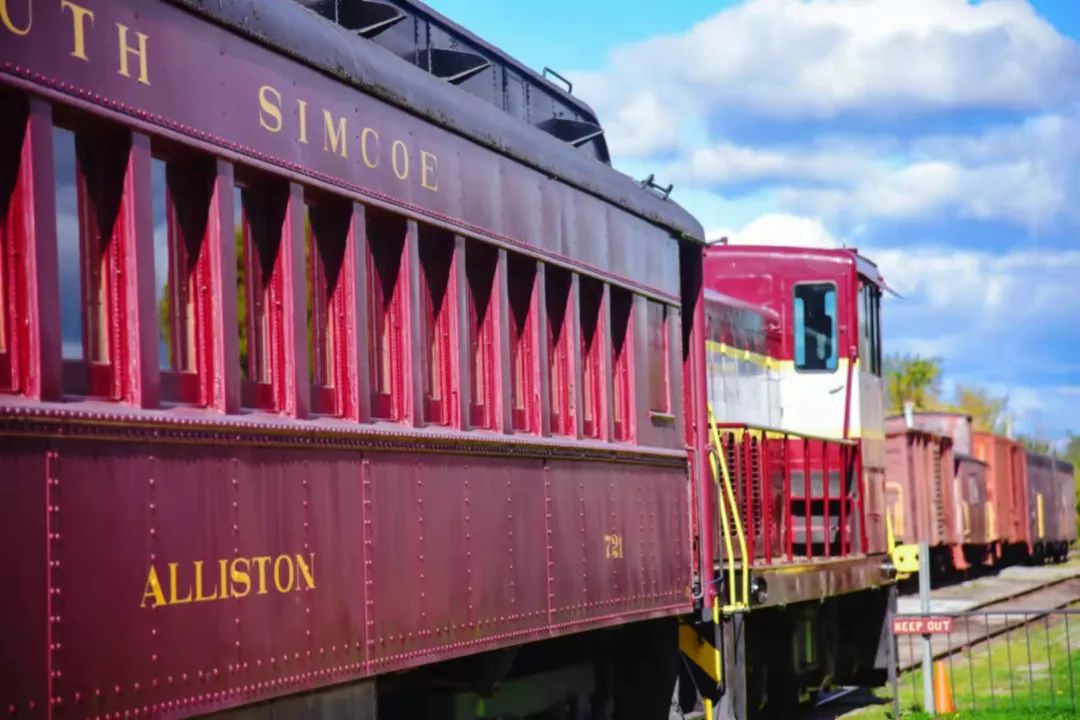 打卡坐蒸汽火车看枫叶：加拿大每个农民都有800亩地？