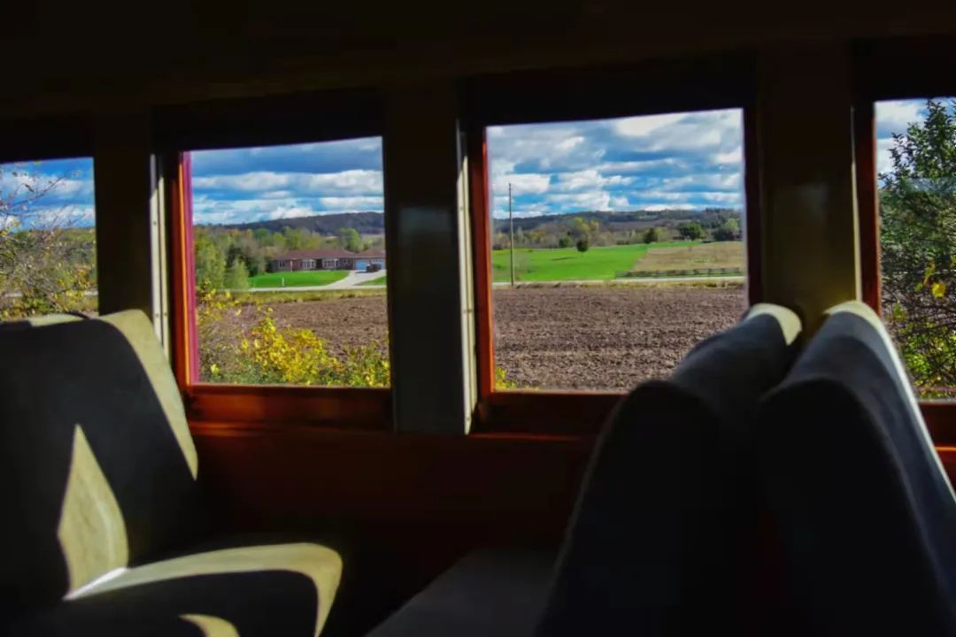 打卡坐蒸汽火车看枫叶：加拿大每个农民都有800亩地？