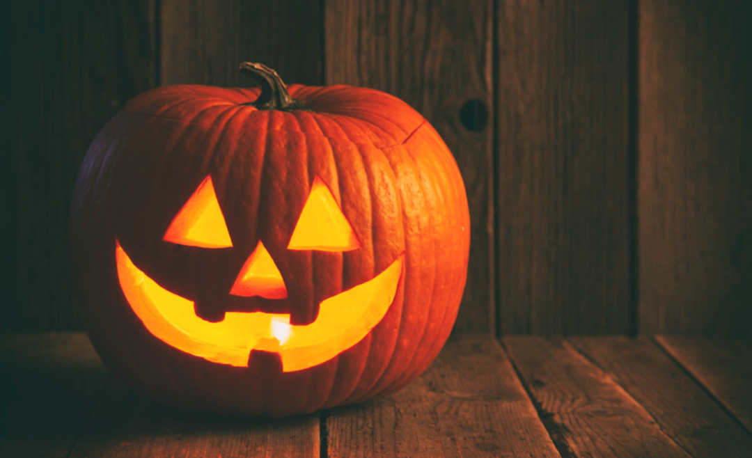 好不容易雕好的南瓜灯烂掉了！你是不是没涂柠檬汁？