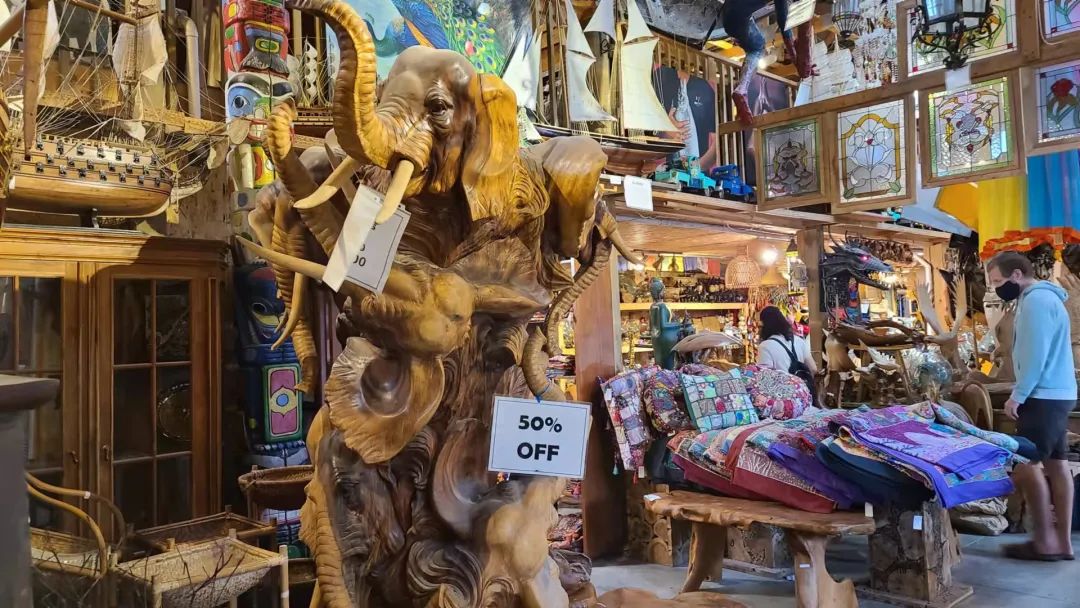 这店有毒！打卡多伦多最奇葩的鬼畜风设计店！辣眼睛又欲罢不能~