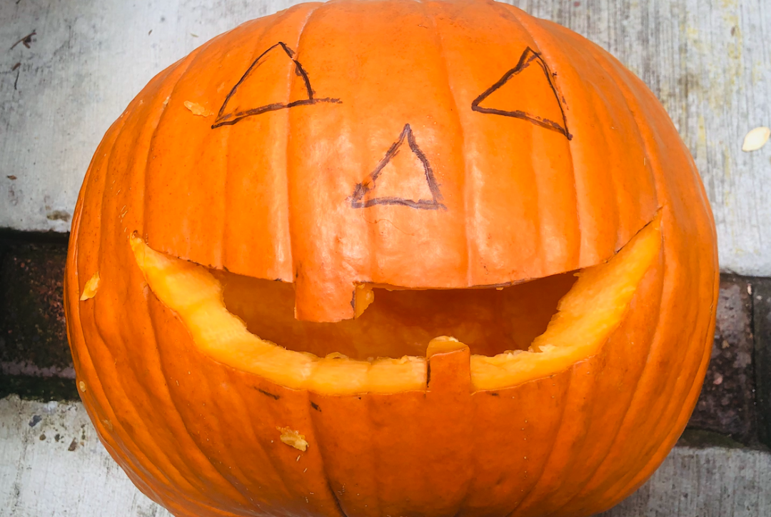好不容易雕好的南瓜灯烂掉了！你是不是没涂柠檬汁？