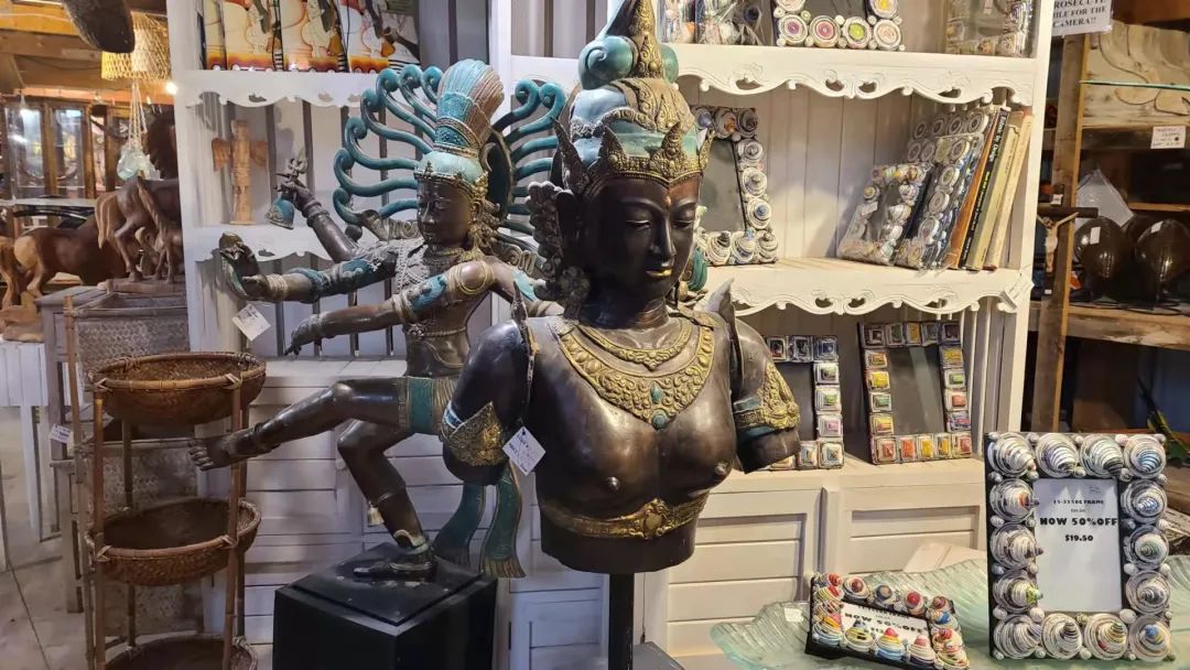 这店有毒！打卡多伦多最奇葩的鬼畜风设计店！辣眼睛又欲罢不能~