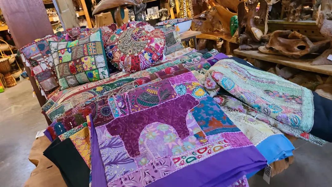 这店有毒！打卡多伦多最奇葩的鬼畜风设计店！辣眼睛又欲罢不能~