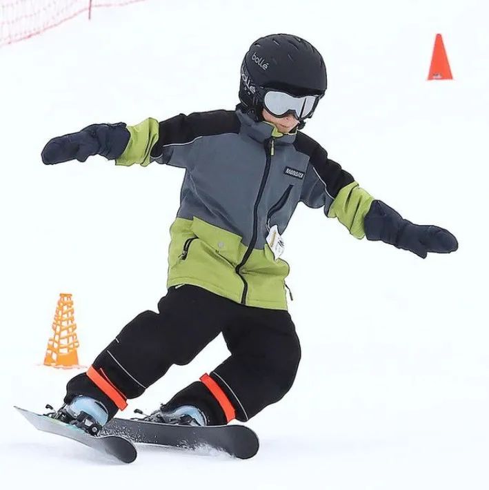 孩子普通的雪衣能滑雪吗？儿童滑雪装备购置攻略了解一下