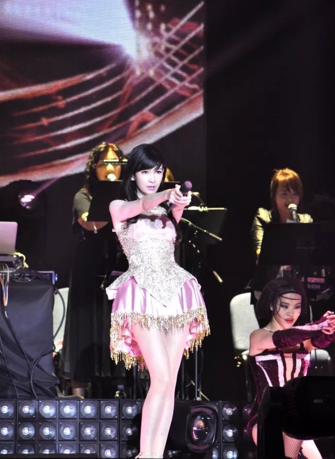 54岁周慧敏近照曝光！女神的保养之道，除了自律就是....