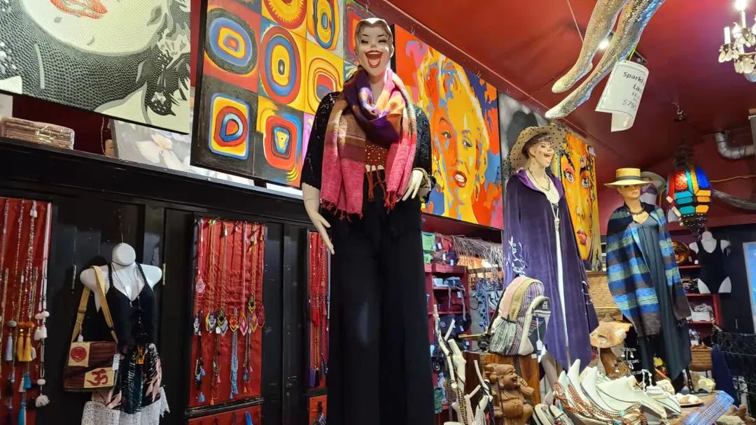 这店有毒！打卡多伦多最奇葩的鬼畜风设计店！辣眼睛又欲罢不能~