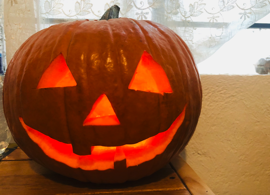 好不容易雕好的南瓜灯烂掉了！你是不是没涂柠檬汁？
