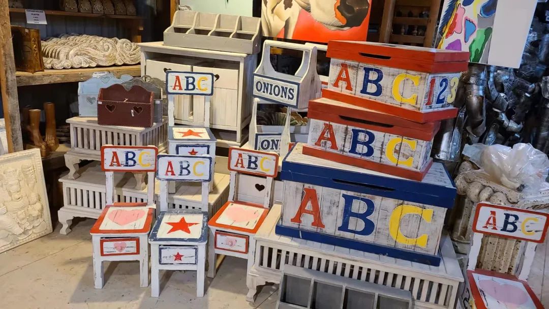 这店有毒！打卡多伦多最奇葩的鬼畜风设计店！辣眼睛又欲罢不能~