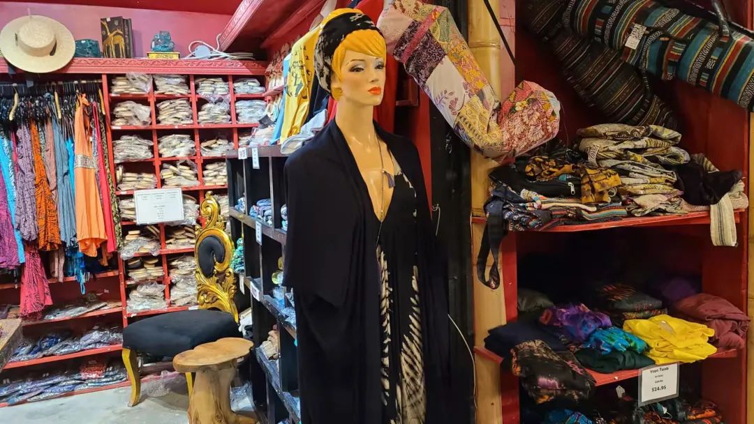 这店有毒！打卡多伦多最奇葩的鬼畜风设计店！辣眼睛又欲罢不能~