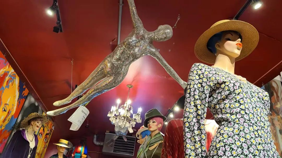 这店有毒！打卡多伦多最奇葩的鬼畜风设计店！辣眼睛又欲罢不能~