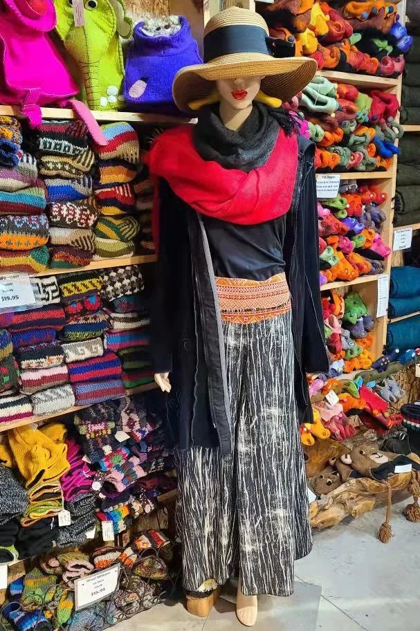 这店有毒！打卡多伦多最奇葩的鬼畜风设计店！辣眼睛又欲罢不能~