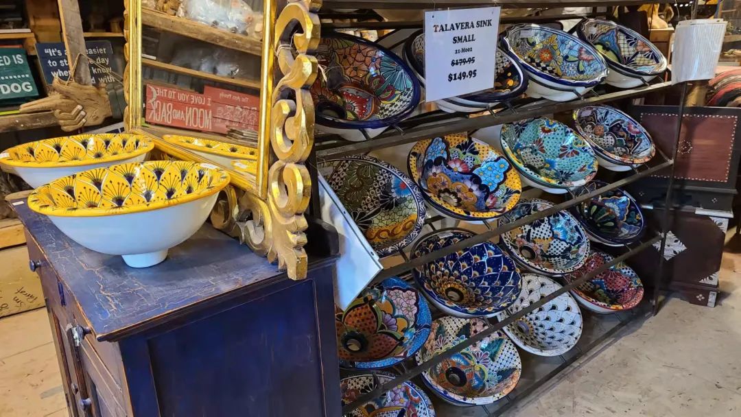 这店有毒！打卡多伦多最奇葩的鬼畜风设计店！辣眼睛又欲罢不能~