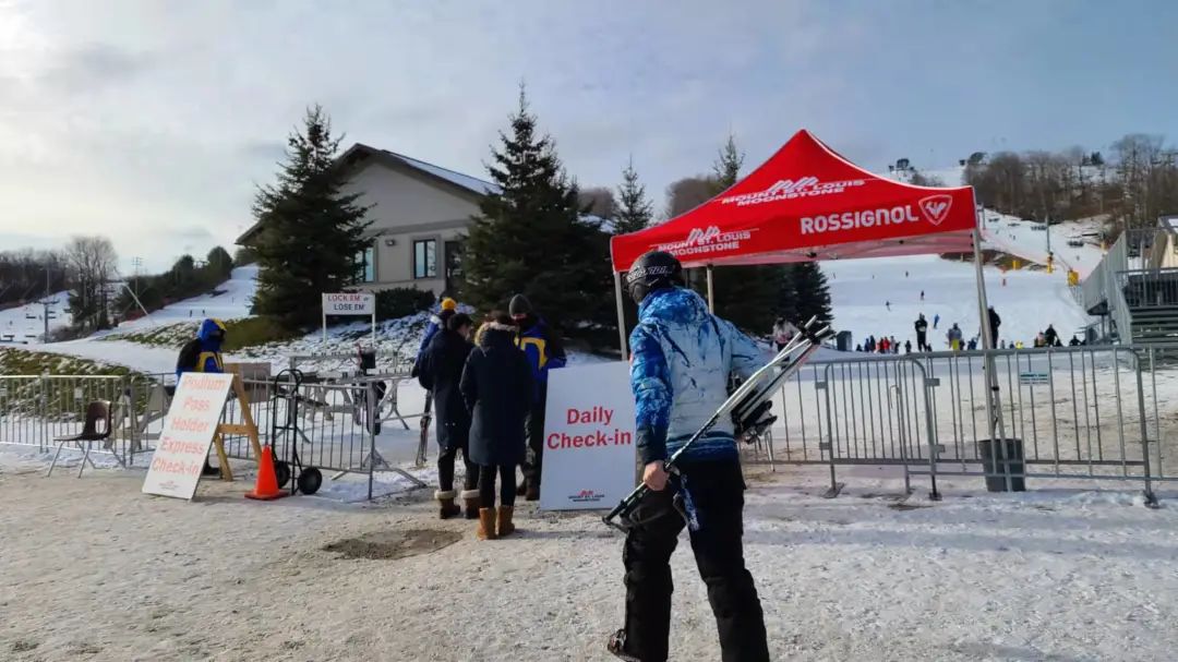 打卡圣山滑雪场：出师未捷裆先裂，骚和帅第一次和谐了