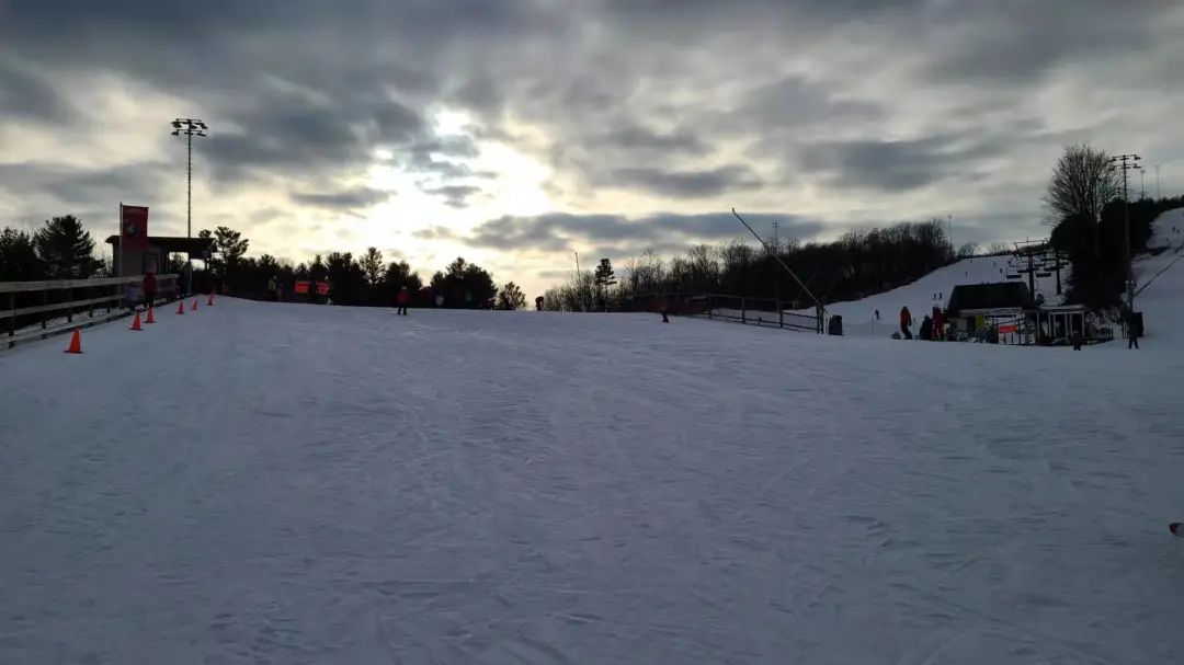 打卡圣山滑雪场：出师未捷裆先裂，骚和帅第一次和谐了