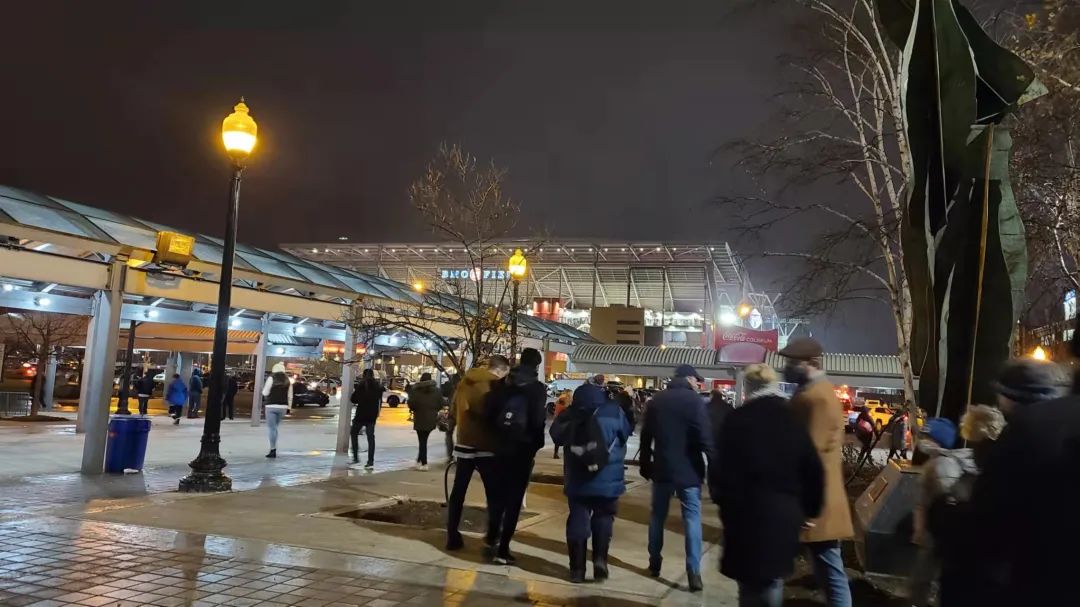 带娃前排看Hockey：没有打架的冰球比赛是不完整的！