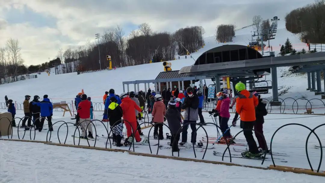 打卡圣山滑雪场：出师未捷裆先裂，骚和帅第一次和谐了