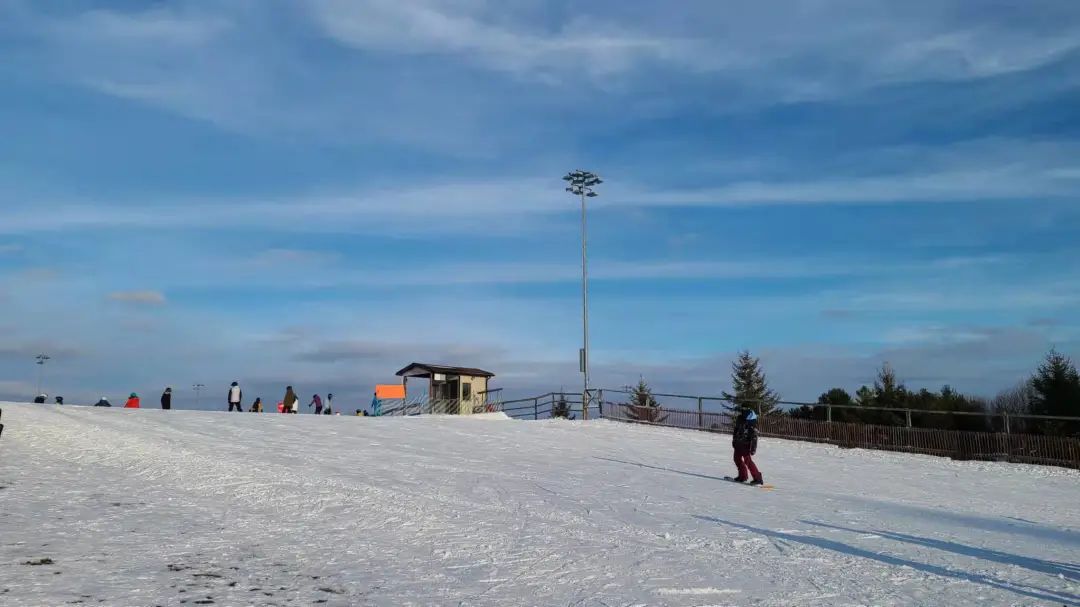 打卡圣山滑雪场：出师未捷裆先裂，骚和帅第一次和谐了