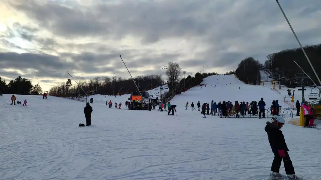 打卡圣山滑雪场：出师未捷裆先裂，骚和帅第一次和谐了
