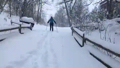 60厘米暴雪封城！铲雪铲到心梗！人工铲雪小贴士+各区铲雪车查询何时到家门口