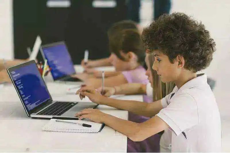 加拿大青少年可以合法做哪些兼职工作?