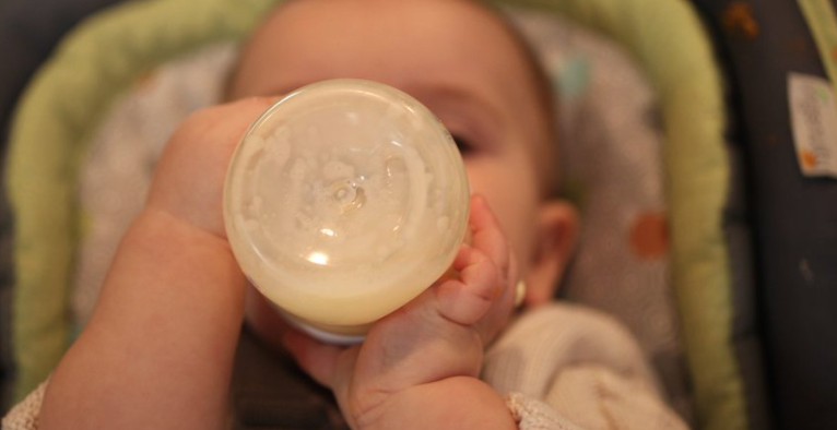 加拿大食检局发紧急召回令：雅培奶粉召回！细菌感染，别给娃喝了！