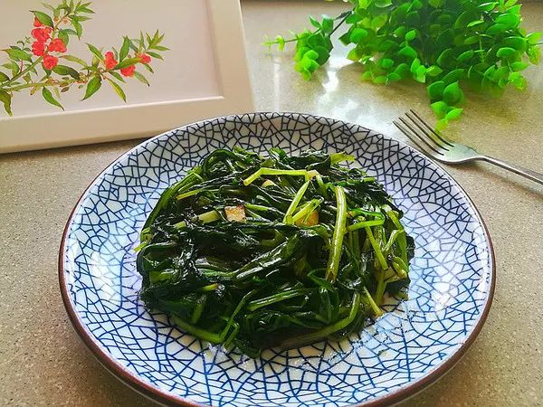 谁家还没个现成的“菜园子”：打开蒲公英的6种绝绝子的吃法