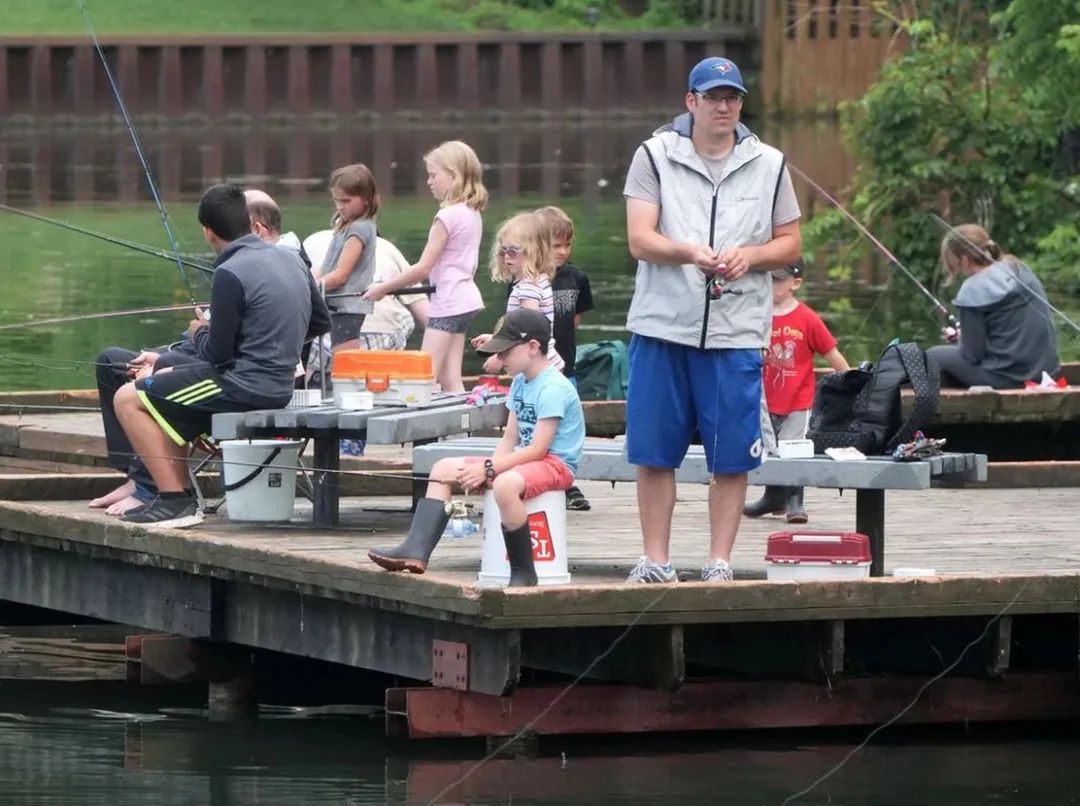 一年就免四次：父亲节免鱼牌钓鱼，我带爸爸去钓鱼！