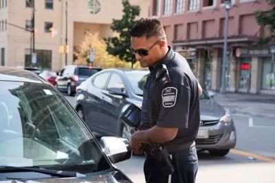 在多伦多停车太难了！老司机看完都懵的这些标识，你能看懂几个？