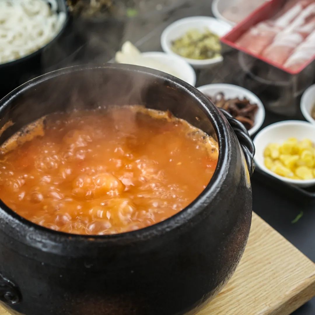 去云尚米线免费领红糖糍粑、红豆沙南瓜饼！这个中秋甜到心坎！