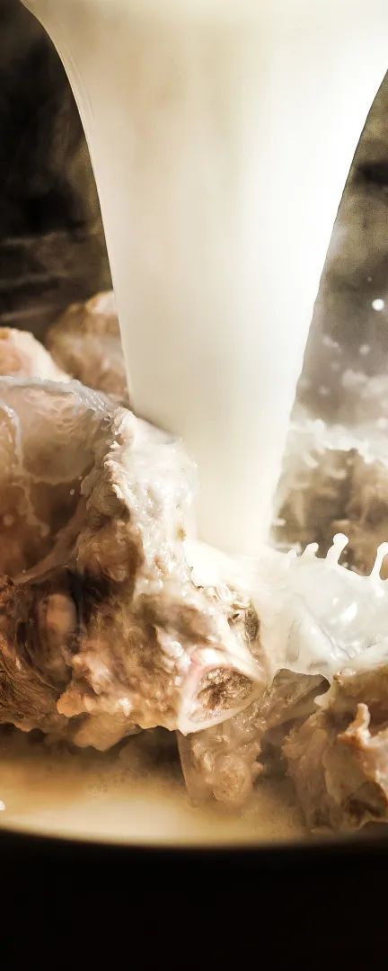 去云尚米线免费领红糖糍粑、红豆沙南瓜饼！这个中秋甜到心坎！