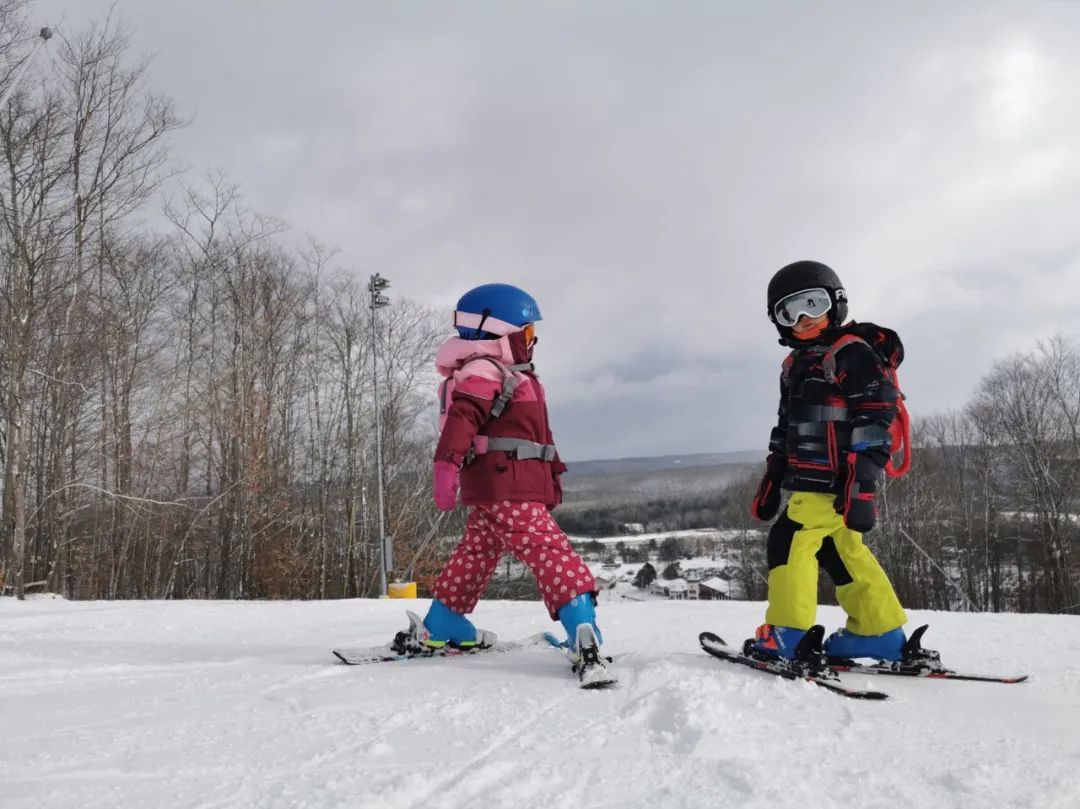 孩子普通的雪衣能滑雪吗？儿童滑雪装备购置攻略了解一下