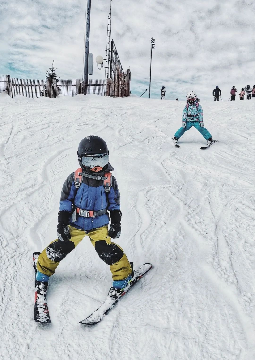 孩子普通的雪衣能滑雪吗?儿童滑雪装备购置攻略了解一下 孩子普通的雪衣能滑雪吗?儿童滑雪装备购置攻略了解一下