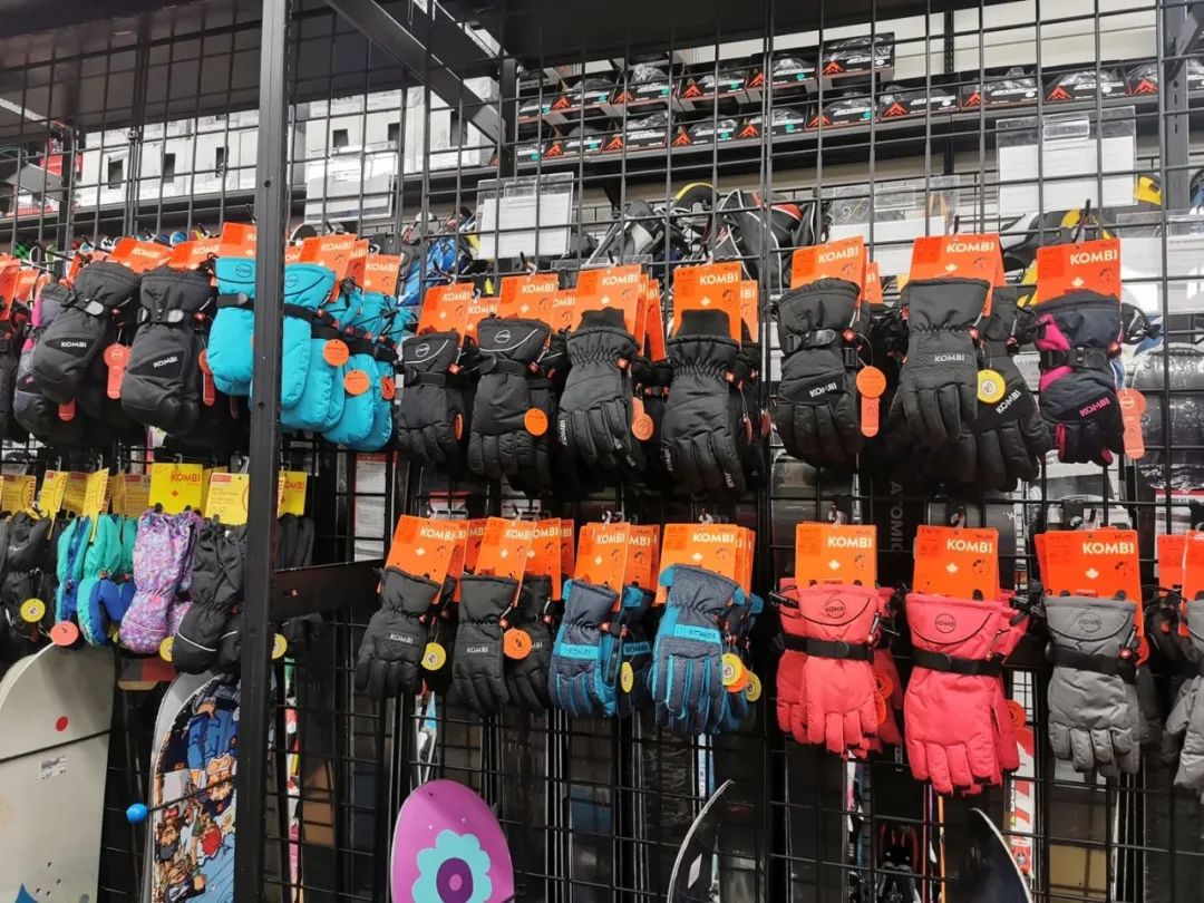 孩子普通的雪衣能滑雪吗？儿童滑雪装备购置攻略了解一下