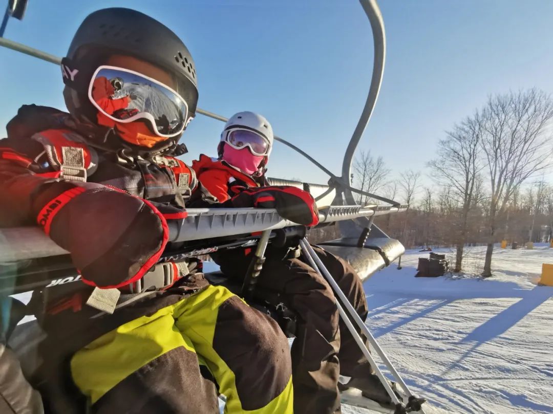 孩子普通的雪衣能滑雪吗?儿童滑雪装备购置攻略了解一下 孩子普通的雪衣能滑雪吗?儿童滑雪装备购置攻略了解一下