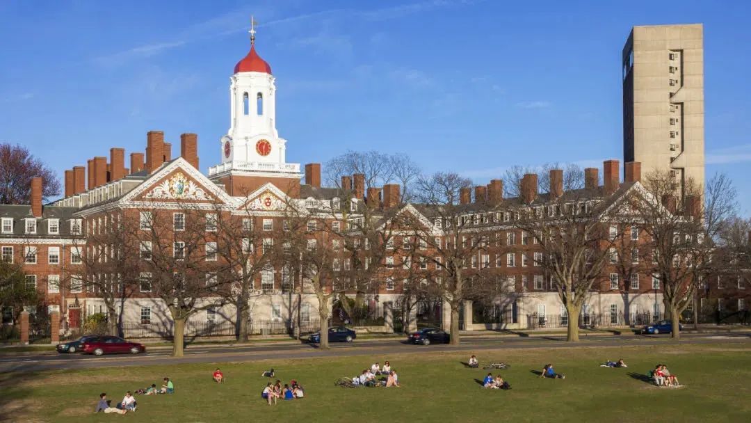 履历优秀的加拿大中学生，如何在美加高等教育中名利双收？