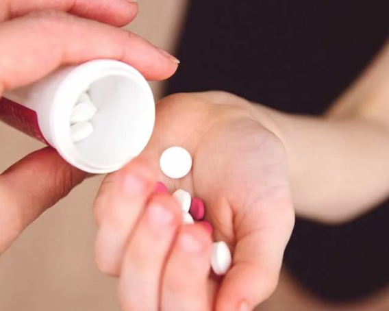 混吃?交替吃?儿童吃成人药?7个点搞懂泰诺和Advil的区别 混吃?交替吃?儿童吃成人药?7个点搞懂泰诺和Advil的区别