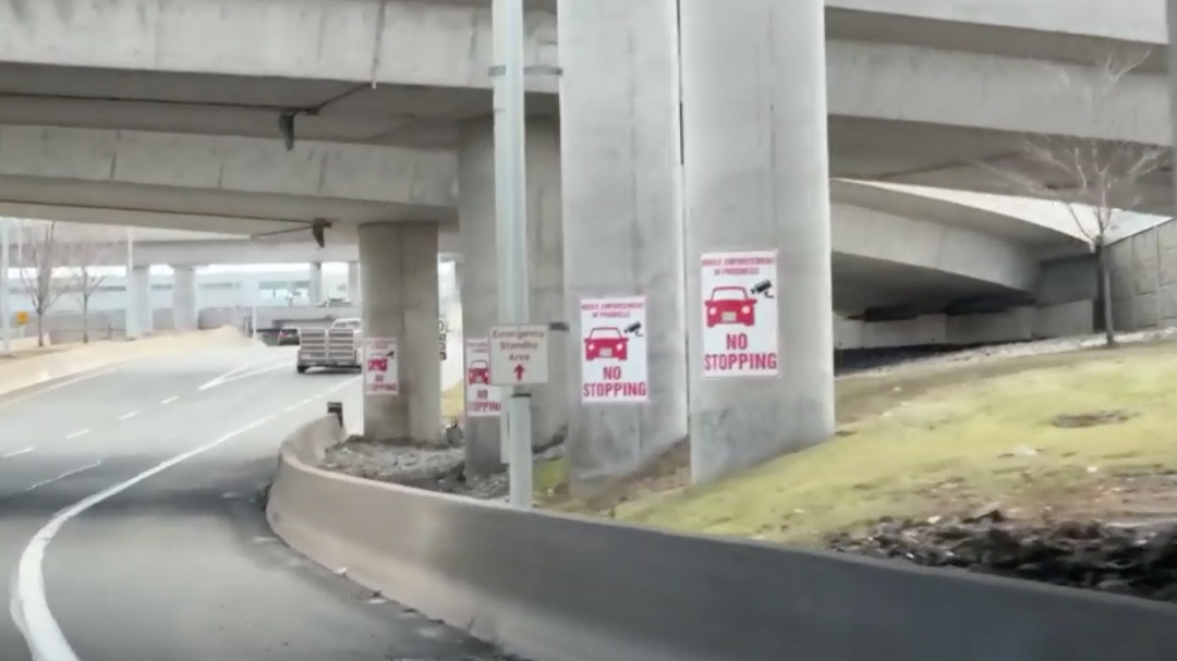 避免罚款，立省$85！皮尔森机场停车接机：隐藏的两个免费停车场