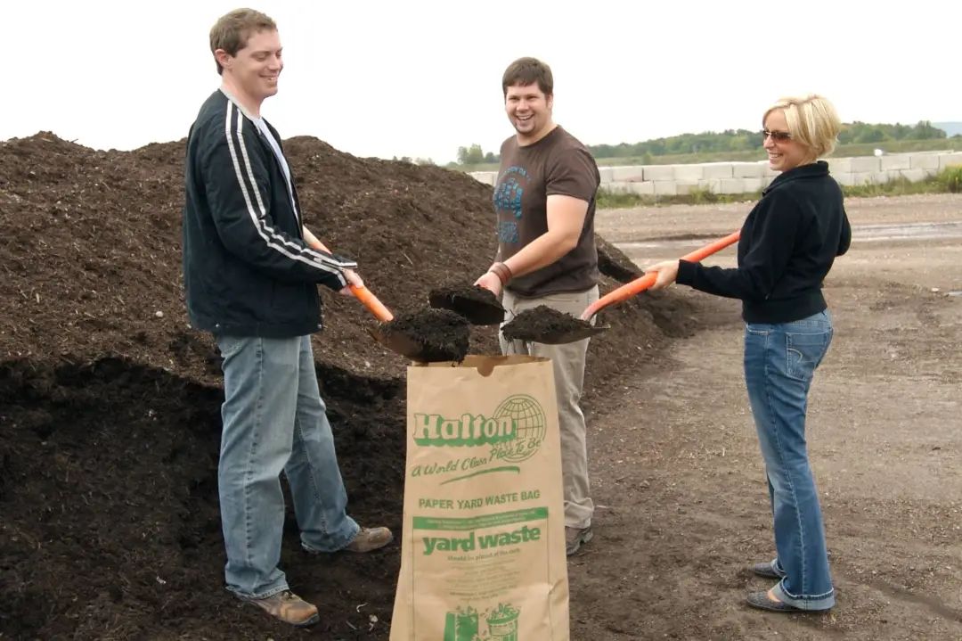 自备壮丁和麻袋！多伦多本周开始发堆肥土！万锦送碎木屑！
