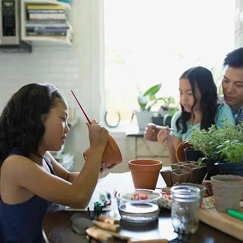 安省能源补贴放宽收入门槛：能省$750电费+免费节能包+送冰箱