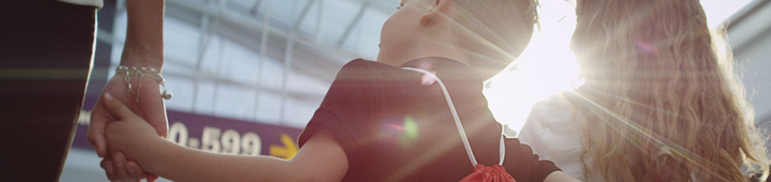 一人带俩娃美国转机跨越东西半球！亲测带娃丝滑返加：早知道这些能省半条命