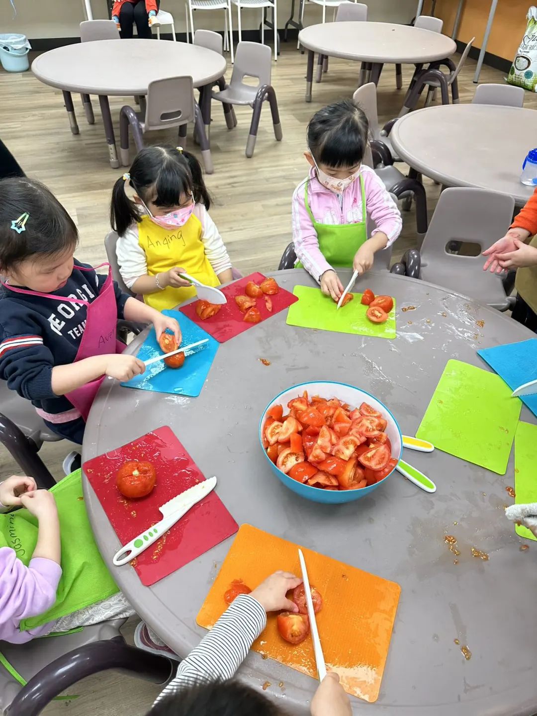 讲真，给娃挑夏令营一点都不难：吃！玩！学！这家蒙校夏令营都完美get