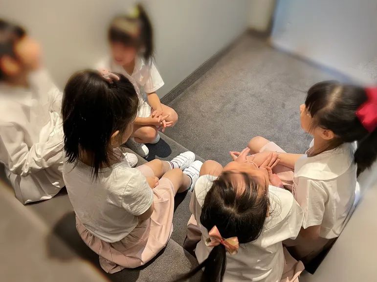 提供接送的沉浸式音乐夏令营:探索乐器!女团唱跳!摇滚乐队! 提供接送的沉浸式音乐夏令营:探索乐器!女团唱跳!摇滚乐队!