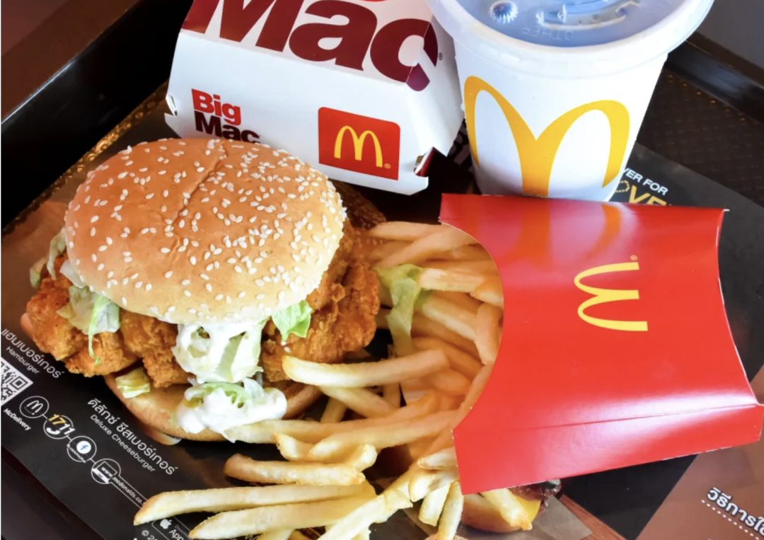 挑战100天只吃麦当劳，成功减重60磅！tiktok上这位大爷火出圈了：大爷果然是大爷