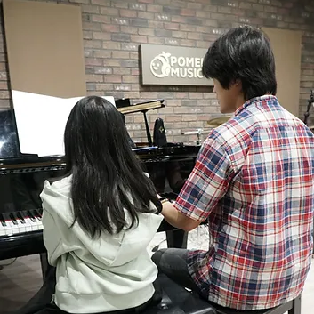 提供接送的沉浸式音乐夏令营：探索乐器！女团唱跳！摇滚乐队！
